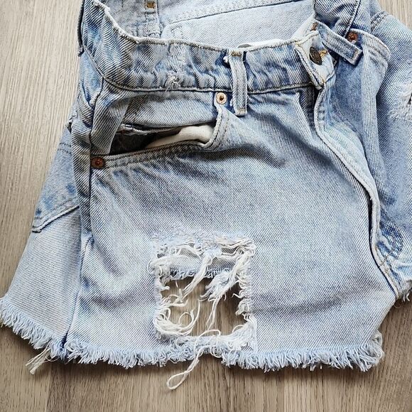 Levi's 550 Distressed Denim Shorts - Picture 6 of 6